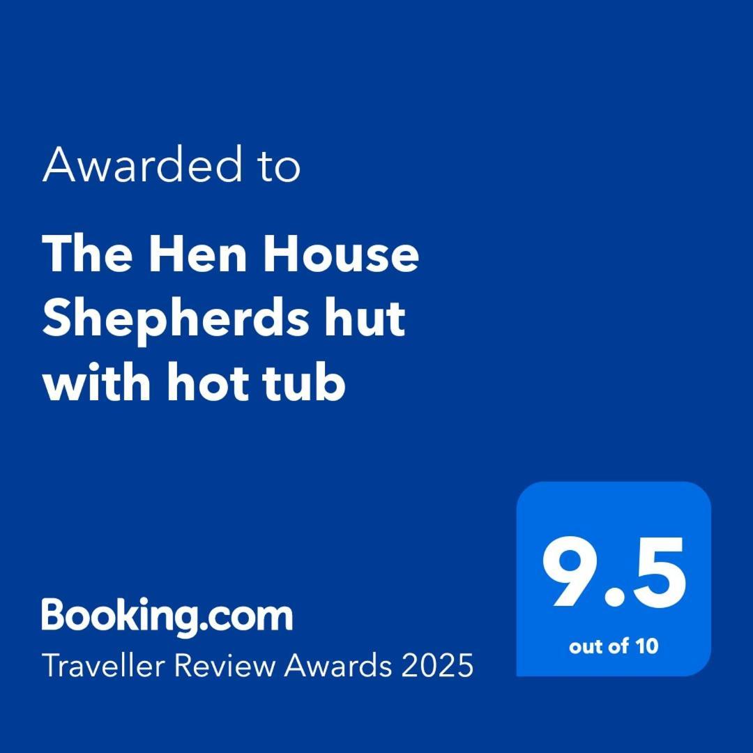 The Hen House Shepherds Hut With Hot Tub Chittoe Exteriör bild